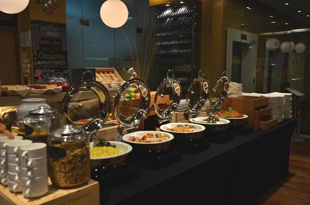 Aqueen Hotel Kitchener Singapore