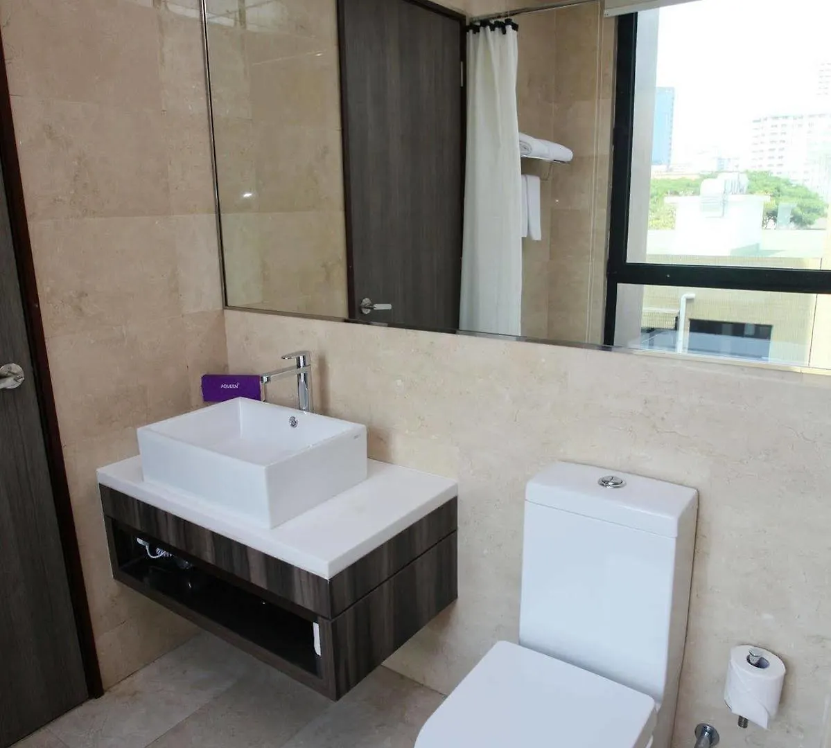 Aqueen Hotel Kitchener Singapore