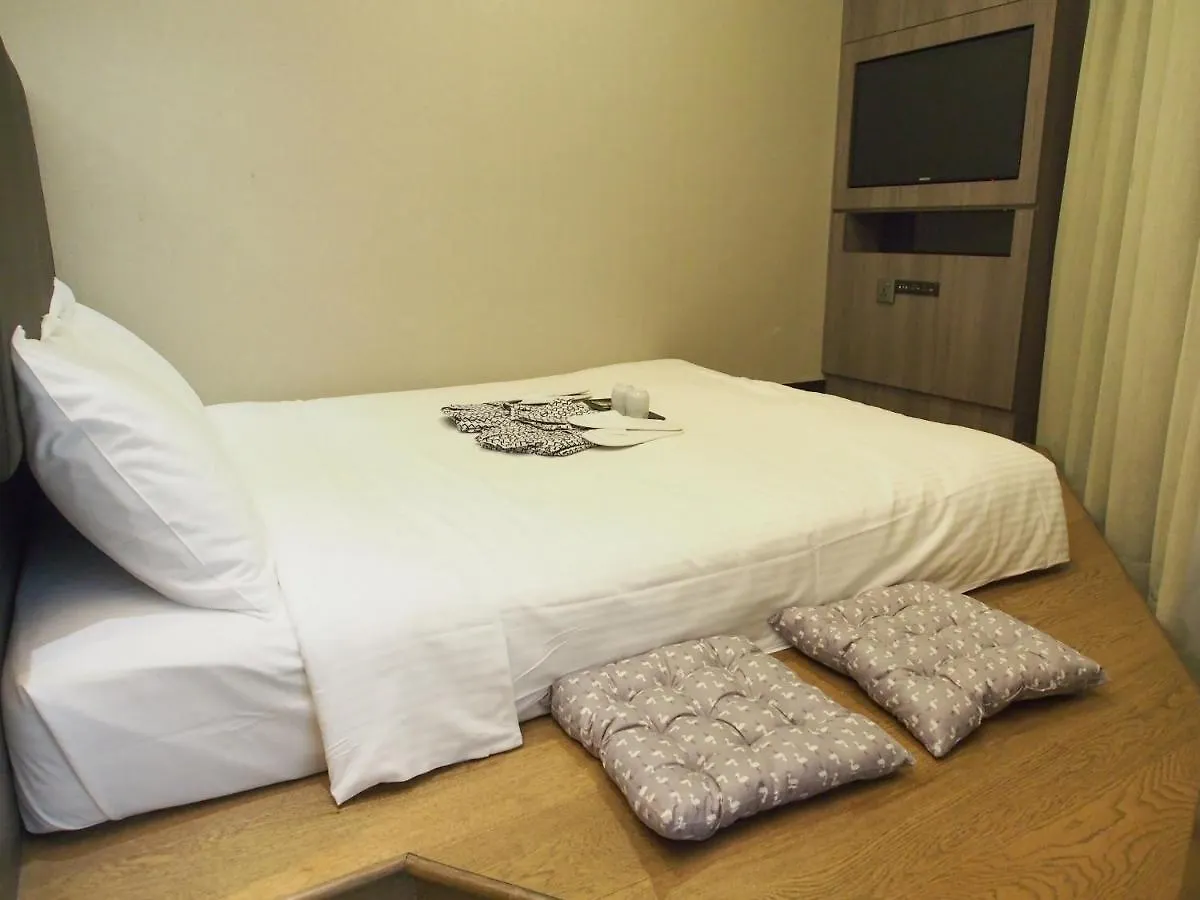 Aqueen Hotel Kitchener Singapore