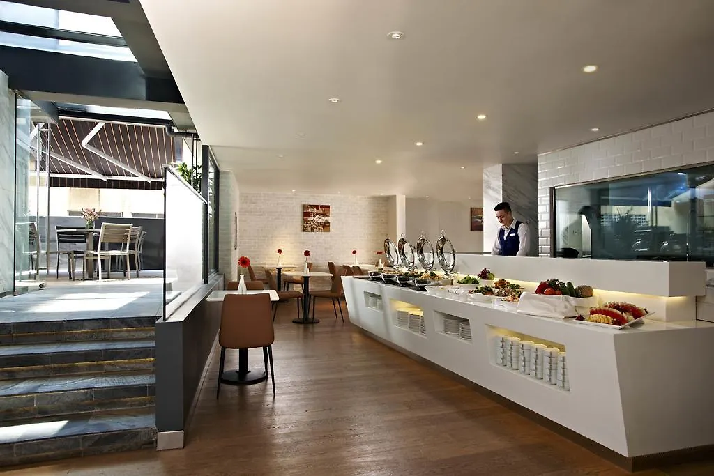Aqueen Hotel Kitchener Singapore