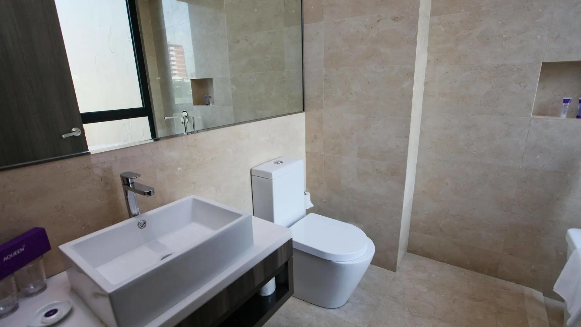 ***  Aqueen Hotel Kitchener Singapore Singapore